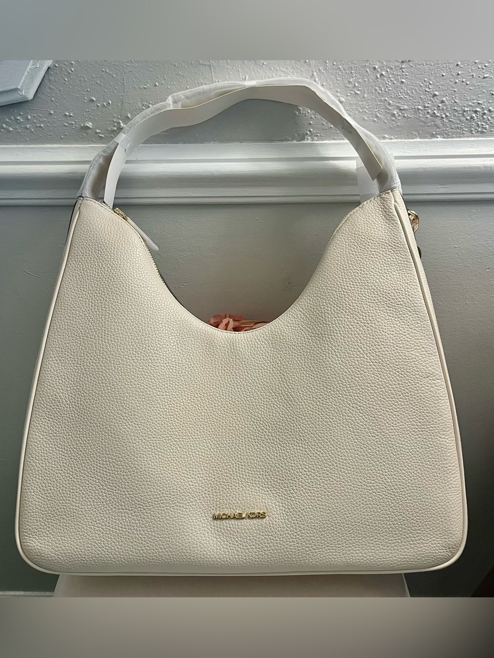 MICHAEL KORS NWT (NAYLA) MEDIUM Pebbled Leather Shoulder Bag Color/Light Cream. - Picture 3 of 7